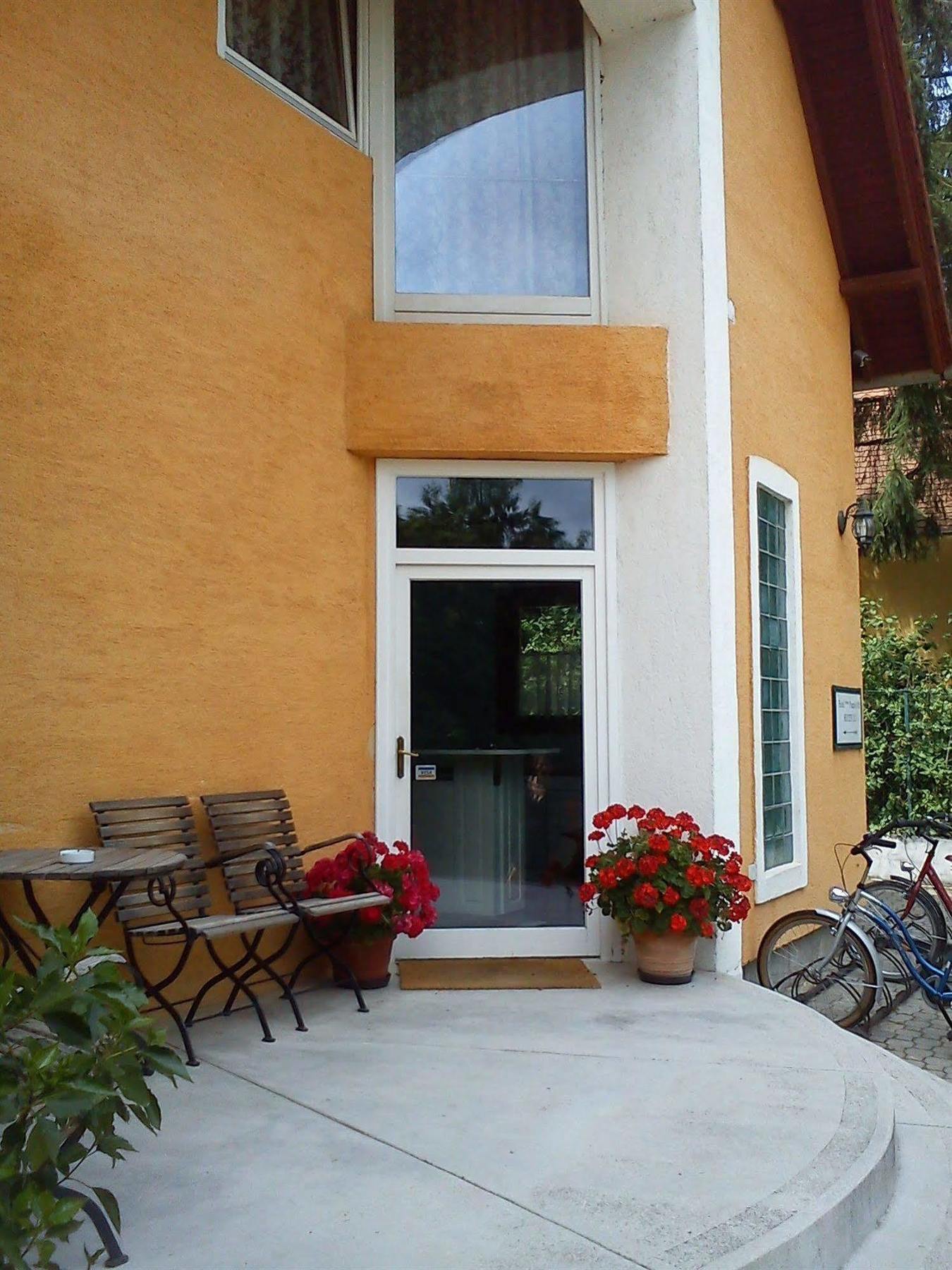 Nr 100 Szentendre Hotel Panzio Szolgaltatasok Extérieur photo